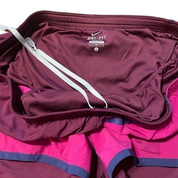 Nike Large Athletic Shorts Women’s Lightweight Workout Gym Running Yoga Short Lg - Picture 4 of 4